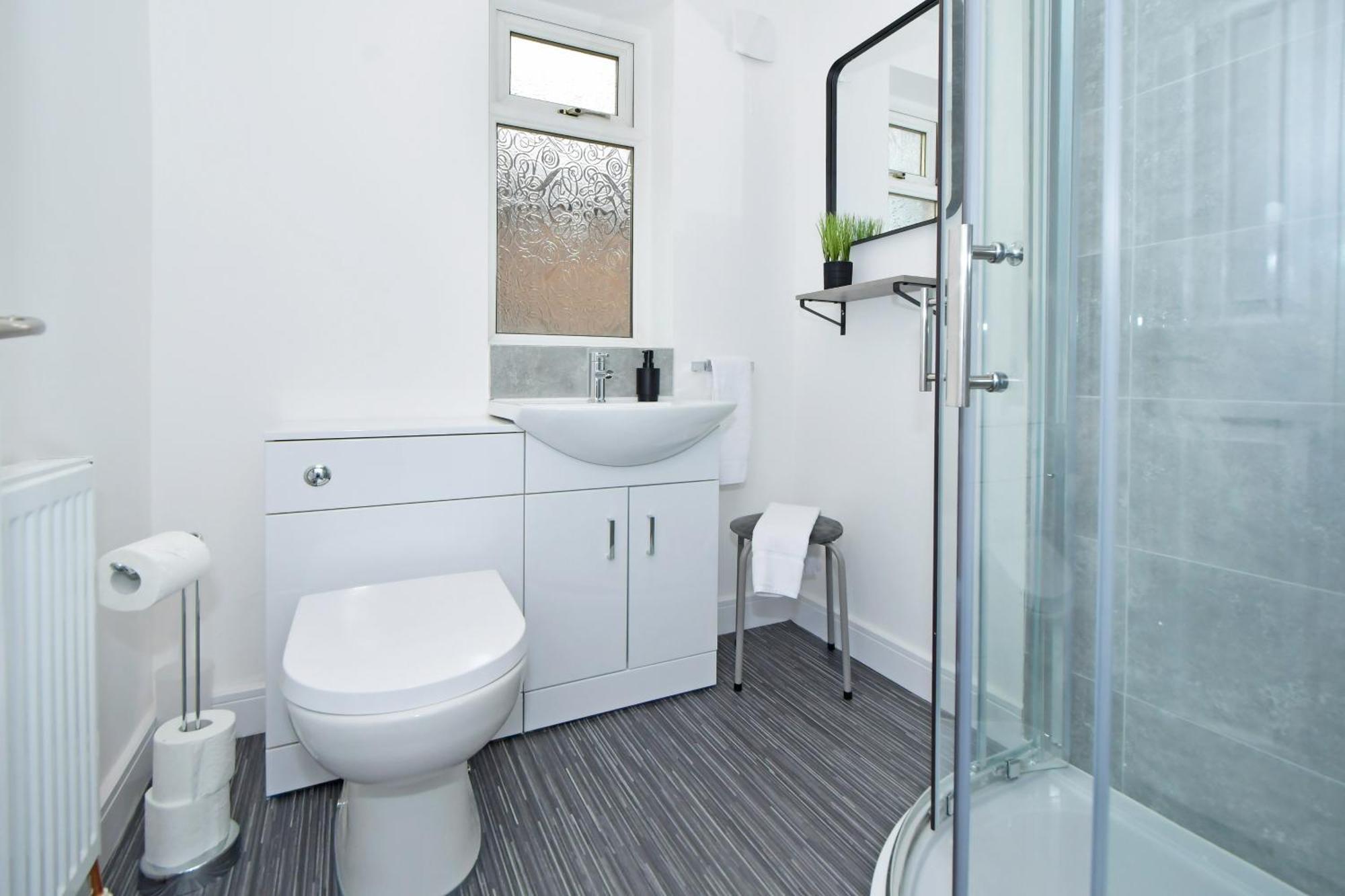 Sapphire Apartments By Yourstays - Luxury 2 Bedroom Apartments In Crewe Dış mekan fotoğraf