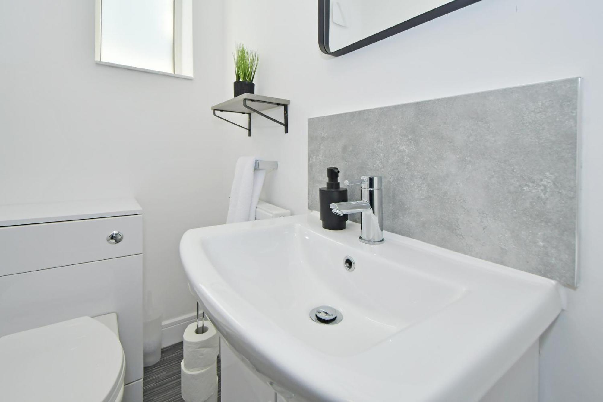 Sapphire Apartments By Yourstays - Luxury 2 Bedroom Apartments In Crewe Dış mekan fotoğraf