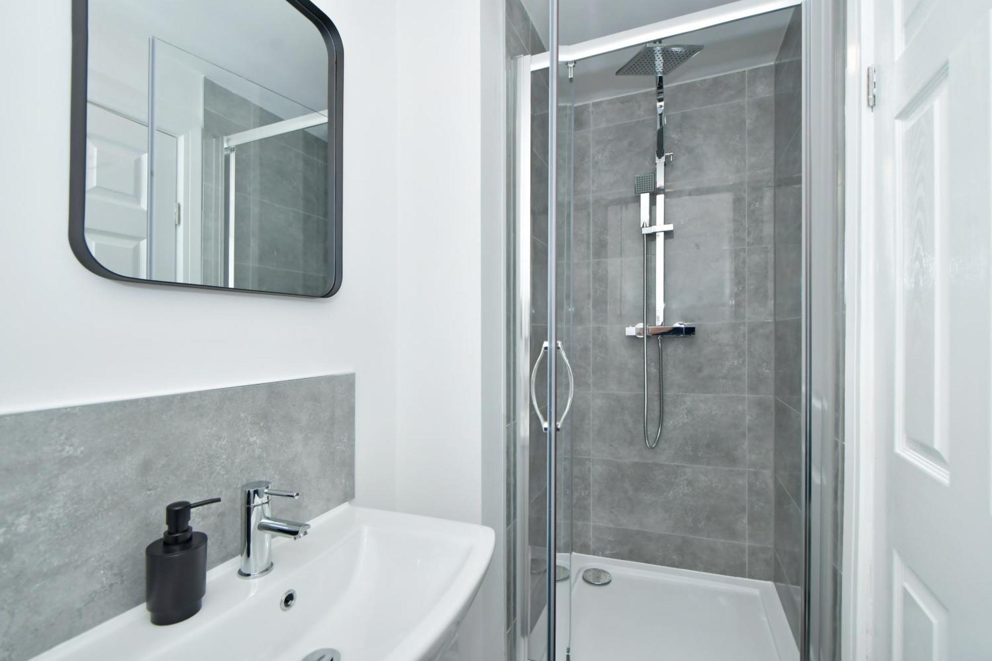 Sapphire Apartments By Yourstays - Luxury 2 Bedroom Apartments In Crewe Dış mekan fotoğraf