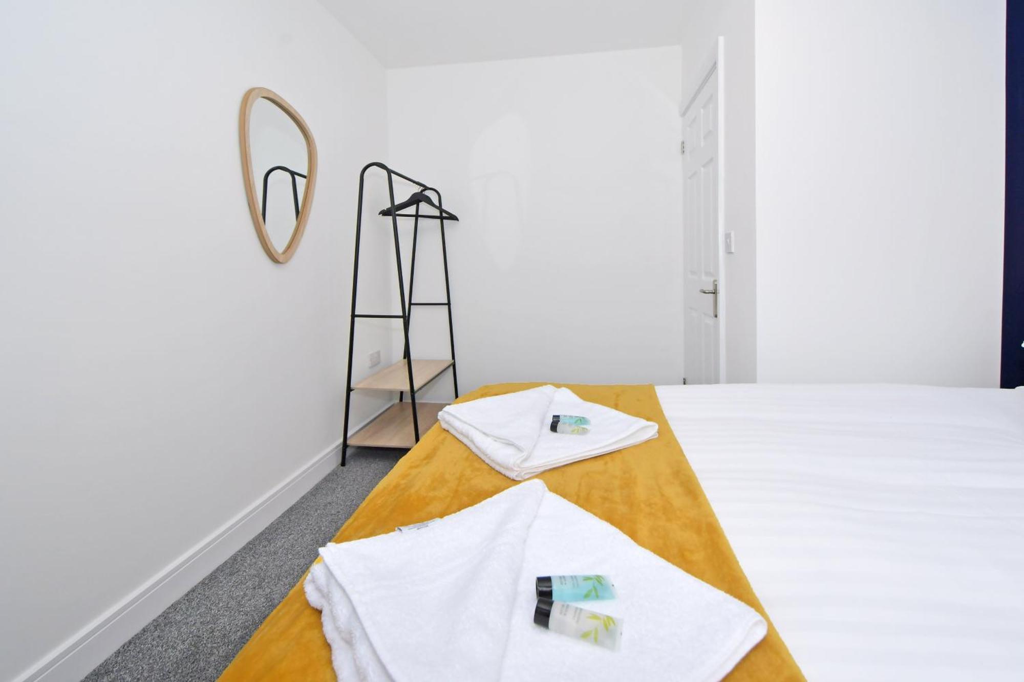 Sapphire Apartments By Yourstays - Luxury 2 Bedroom Apartments In Crewe Dış mekan fotoğraf